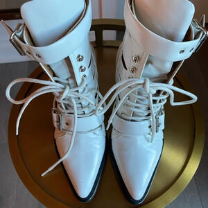 CHLOE - white leather booties